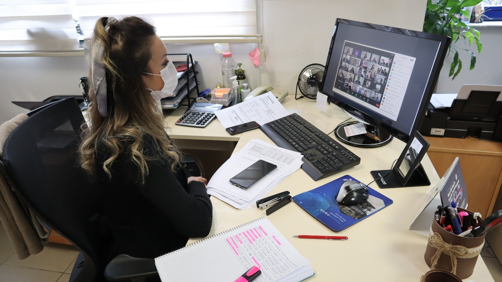 Masa Başında Hemşire Ordusu: Hastaneler Tükenirken Neden Binlercesi Büroda?”