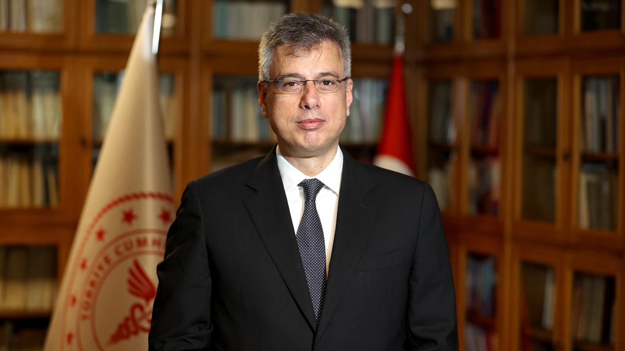 Bakan Memişoğlu’ndan Yeni Yıl Mesajı: “Hekimlik Bilgi Kadar Vicdan, Teknik Kadar Yürek İster”